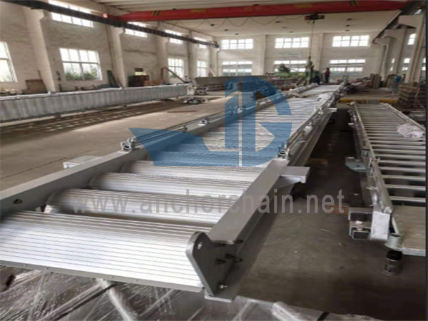 Aluminijasta modularna bivalna lestev