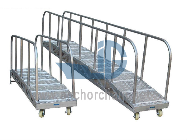 Aluminijasta pomolska lestev (tip upogiba)